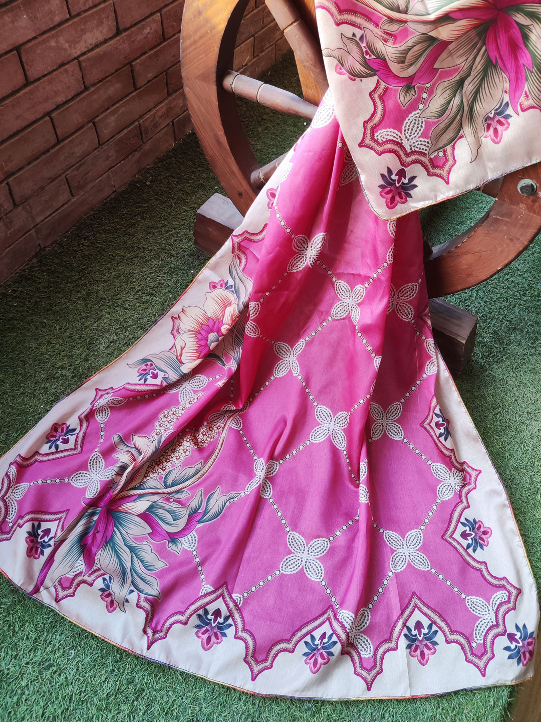 Petal Floral / Blossom