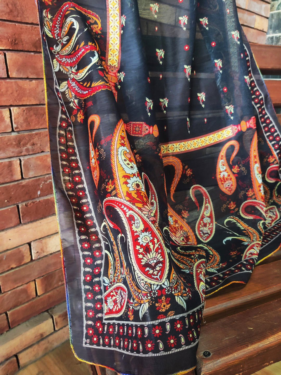 Charcoal Paisley / Zambak